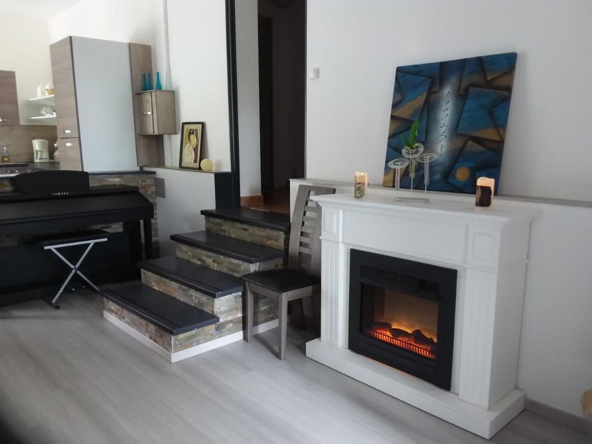 Gite De La Maison Bleue Villa Mirandol-Bourgnounac Bagian luar foto